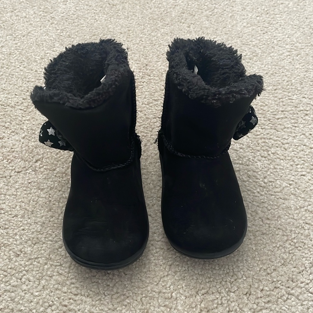 Girls Black Boots. Size 4. Excellent Condition.